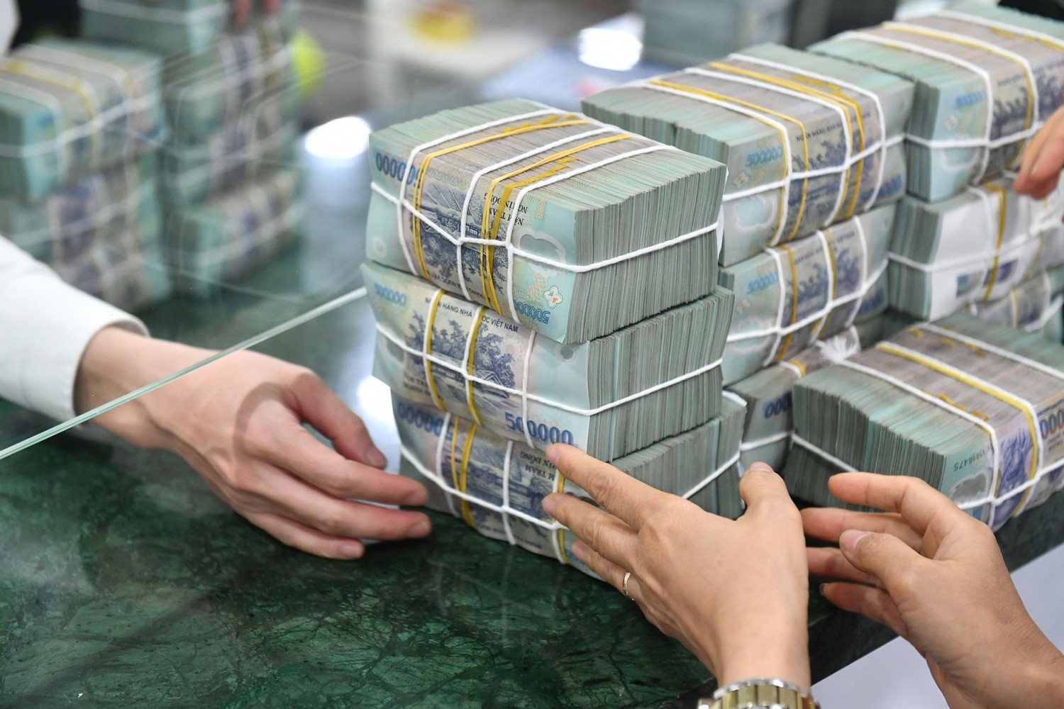 Tín dụng bất động sản tăng nhanh: VIB, SHB, MB tăng tốc, Techcombank bắt đầu “hãm phanh”